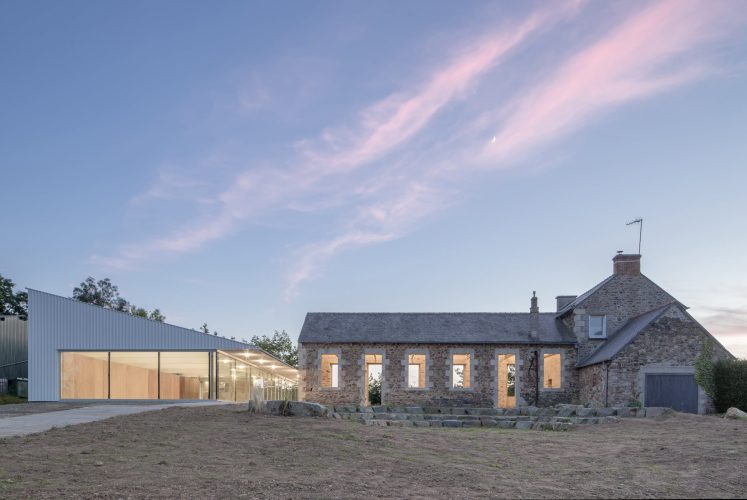 01_salle polyvalente contemporaine